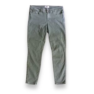 EUC Paige Verdugo Skinny Jeans Size 31